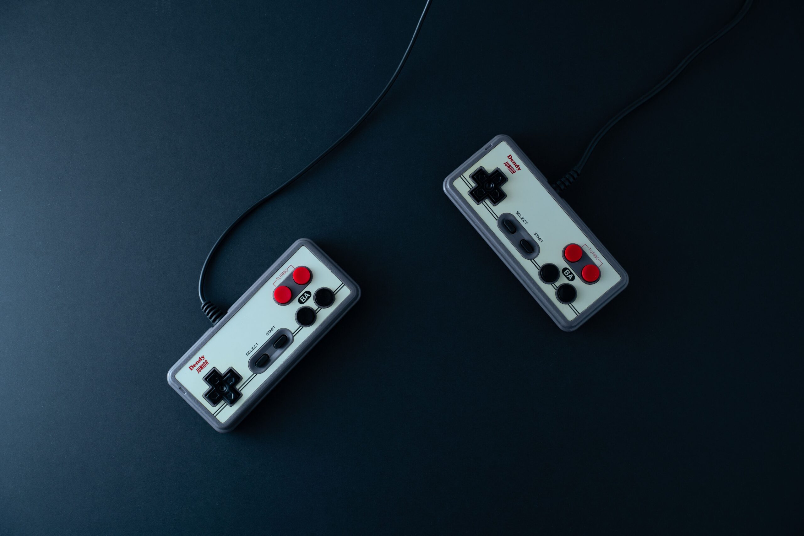 Retro gaming: Dlaczego gracze wracają do klasycznych gier i czy warto inwestować w stare konsole?